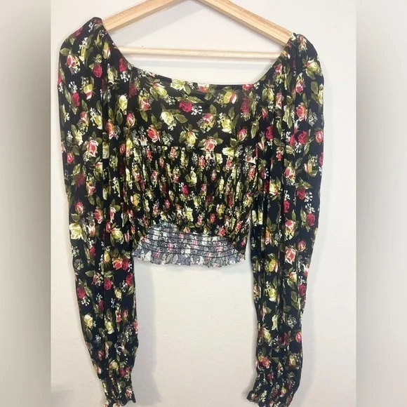 Urban Outfitters Cropped Floral Top Size Small - Picture 3 of 12